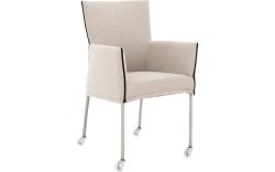 Goossens Eetkamerstoel Funk RVS Poten beige stof met armleuning en met wielenTransparant skater wiel met rvs kap, modern design