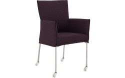 Goossens Eetkamerstoel Funk RVS Poten roze stof met armleuning en met wielenTransparant skater wiel met rvs kap, modern design
